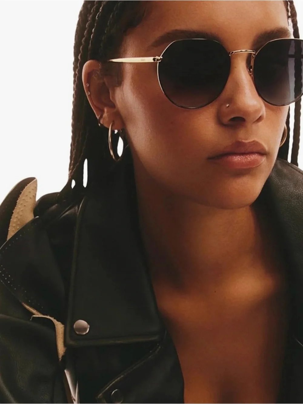 Quay Rooftop Round Sunglasses In Black And Gold Frame/Smoke Lenses Women's New